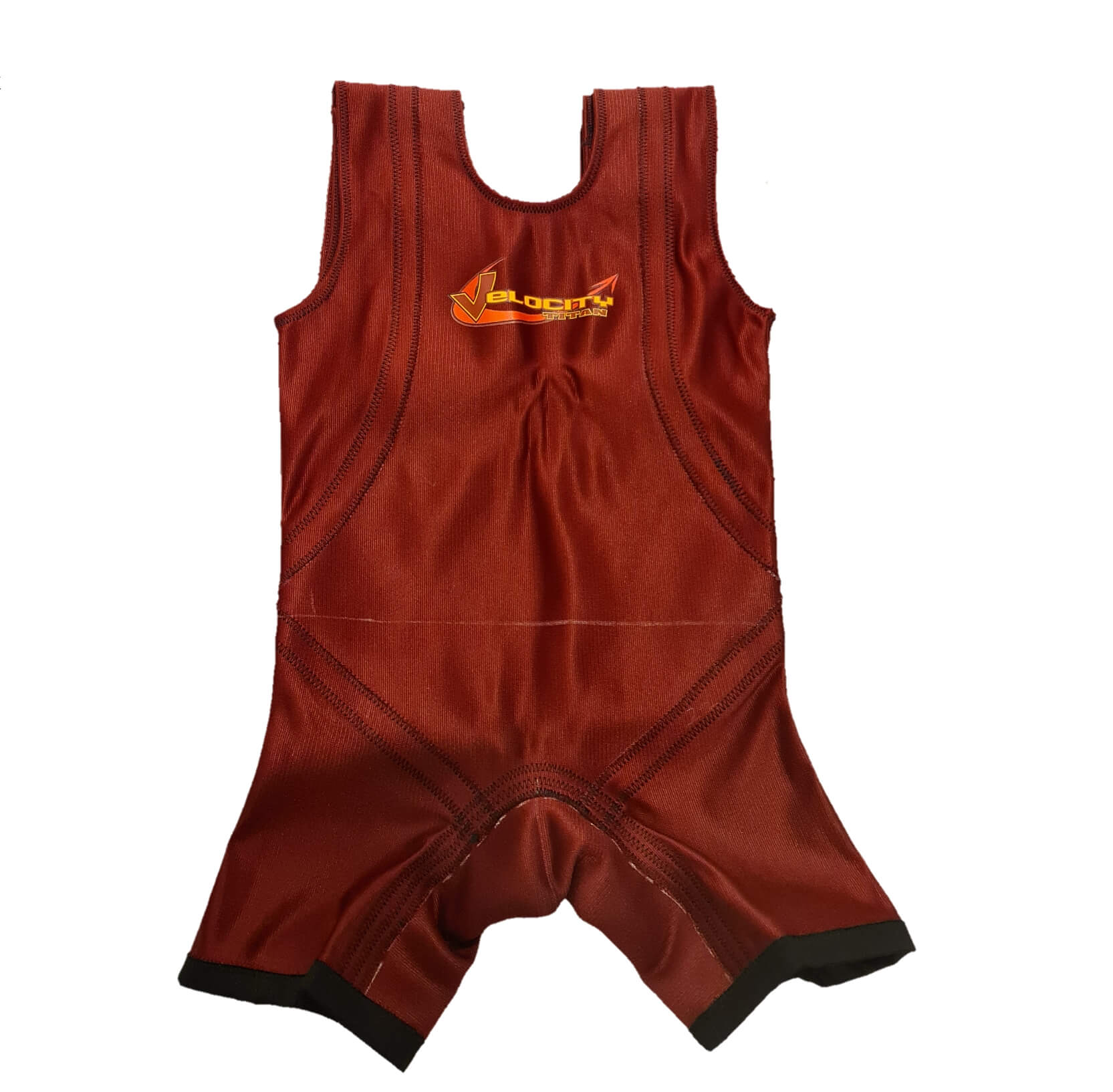 Punainen kilpa-asu oranssilla logolla, suunniteltu nopeuteen ja urheilusuorituksen tehostamiseen.