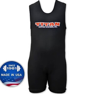 Musta Titan Triumph painonnostosingletti, IPF-hyväksytty, punaisella logolla ja valmistettu USA:ssa.