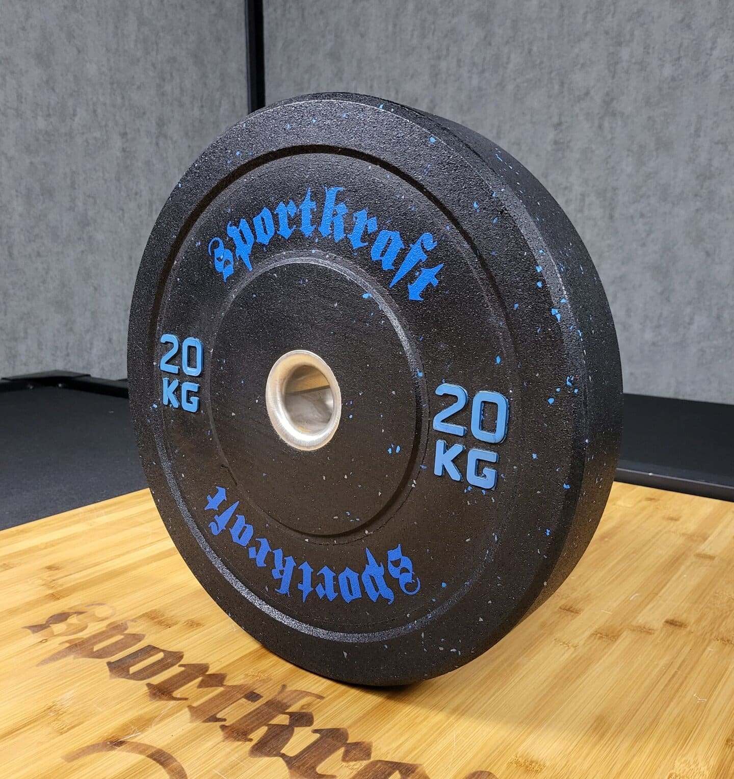 Sportkraft - Salimarkku Oy 33 Sportkraft rouhekuminen bumper‑levypaino voimaharjoitteluun ja kuntosalille.