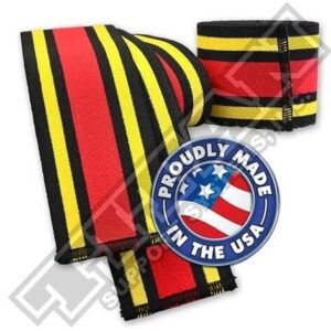 Mustat, punaiset ja keltaiset Titan Signature Gold polvisiteet, valmistettu USA:ssa voimaharjoitteluun.