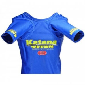 Sininen Titan Katana voimapaita, IPF-hyväksytty kilpailukäyttöön, lyhyillä hihoilla ja vahvistetuilla olkapäillä.
