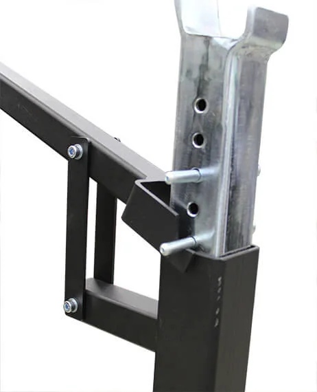 Kuntosalivälineen metalliosat ja kiinnitys