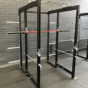 HC PRO POWER RACK levypainotelineillä