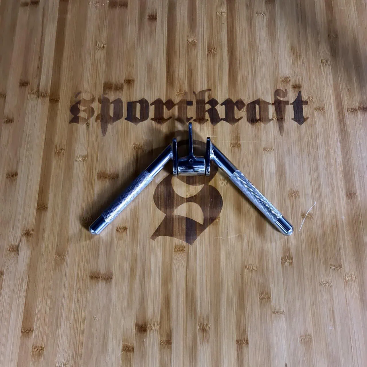 Ojentaja ja hauiskahva, nivelletty