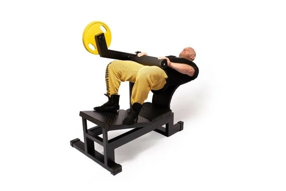 Säädettävä musta selänojennuspenkki alaselän ja keskivartalon lihasten vahvistamiseen.