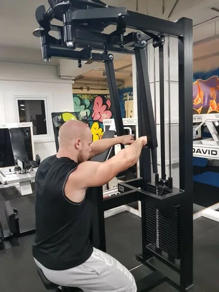 PRO Pec deck ja takaolkapää yhdistelmälaite