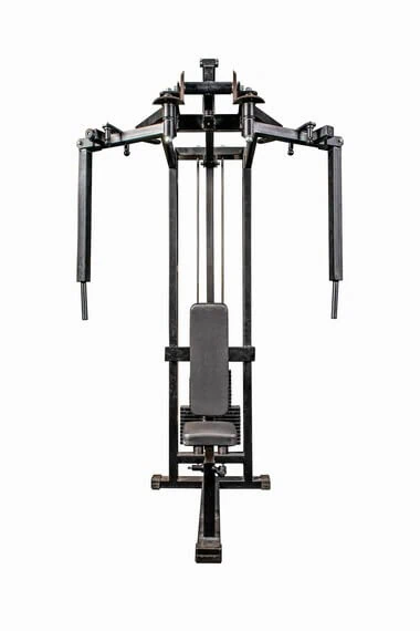 Monipuolinen PRO Pec Deck ja takaolkapää kuntosalilaite ylävartalon vahvistamiseen.