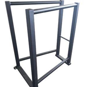 Tukeva metallinen laiteteline pyörillä työpajoihin, saleihin ja teolliseen käyttöön.