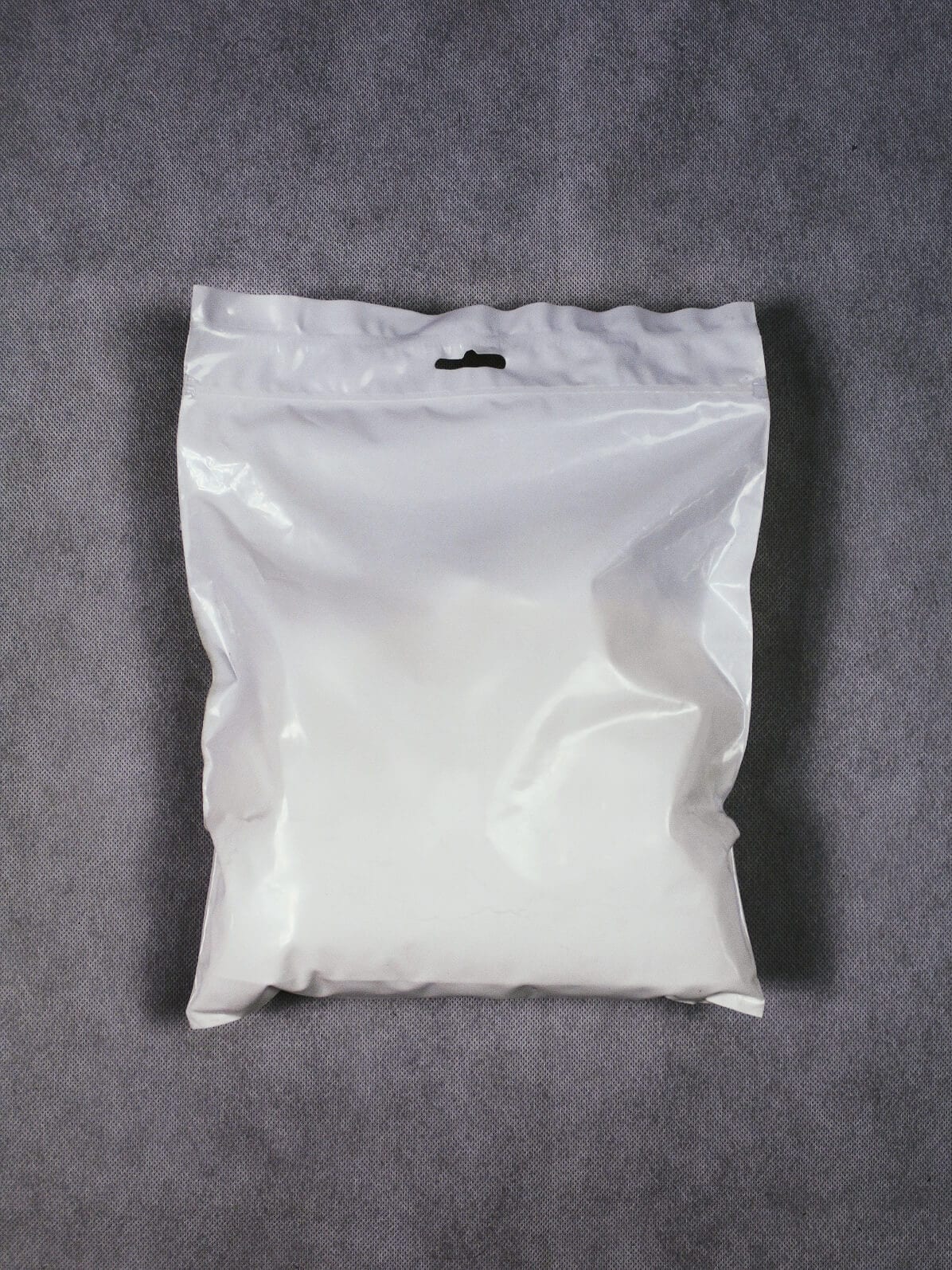 SportKraft jauhemagnesium urheiluun ja kiipeilyyn, valkoinen pussi harmaalla taustalla