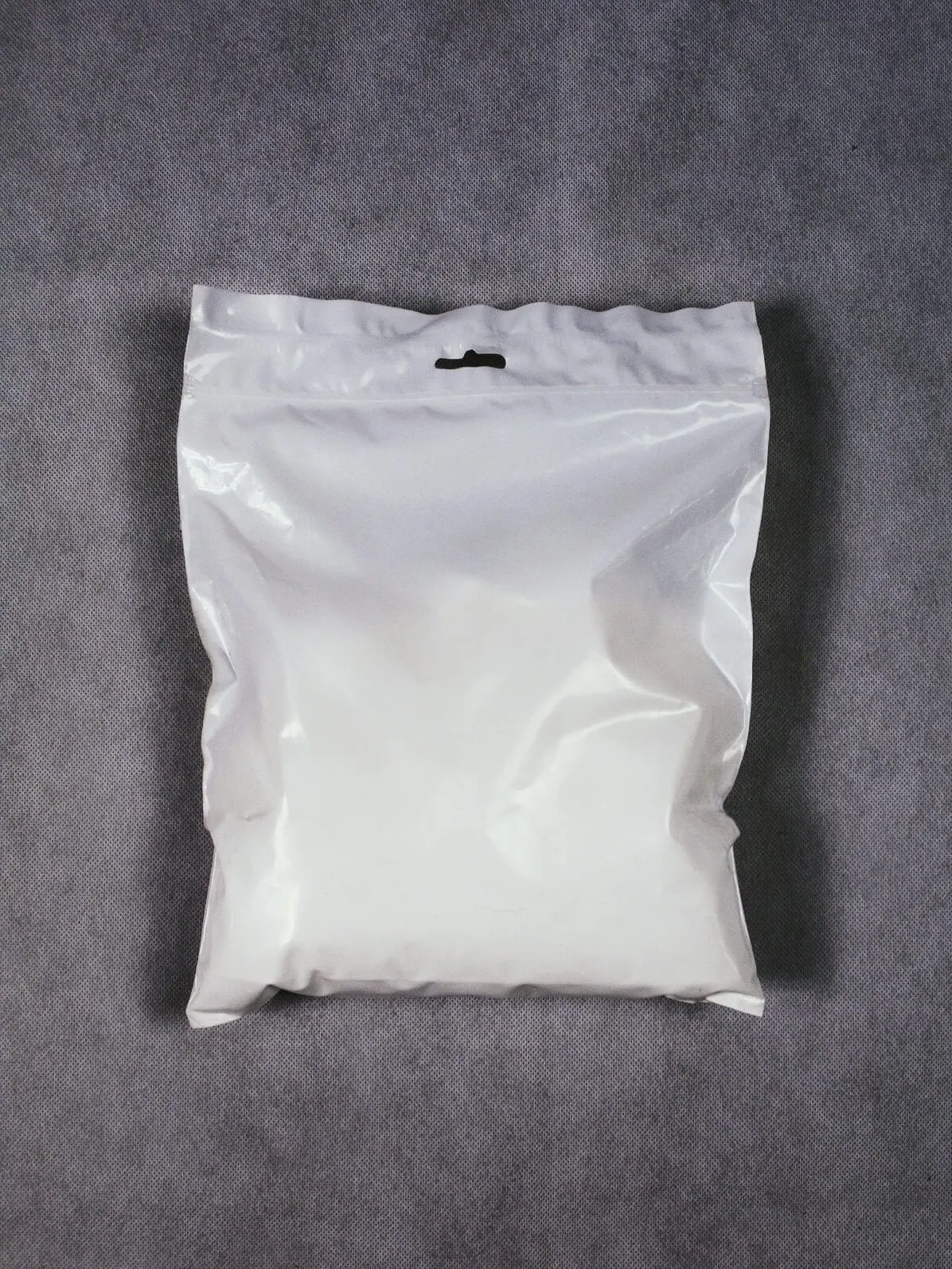 SportKraft jauhemagnesium urheiluun ja kiipeilyyn, valkoinen pussi harmaalla taustalla