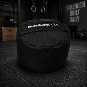SportKraft 100 LB (n. 45 kg) perinteinen voimamies hiekkasäkki ilman kahvoja tarjoaa aidon ja haastavan syliinnostotuntuman kuntosalille.