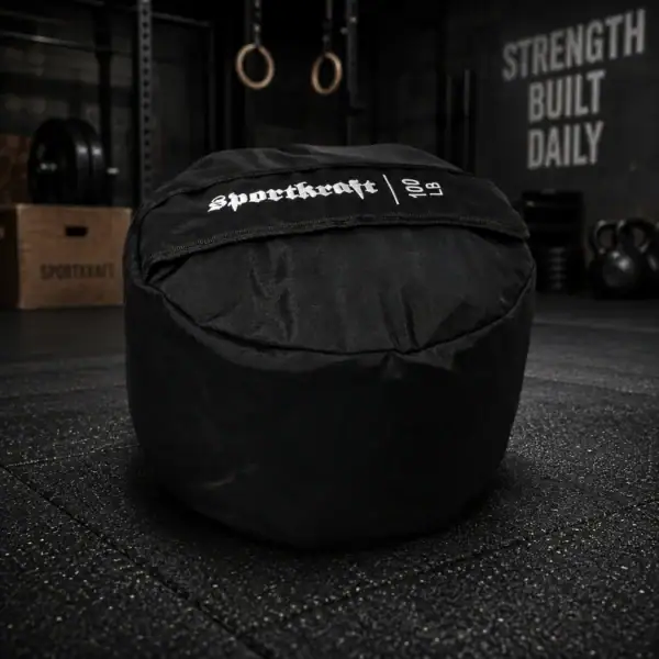 SportKraft 100 LB (n. 45 kg) perinteinen voimamies hiekkasäkki ilman kahvoja tarjoaa aidon ja haastavan syliinnostotuntuman kuntosalille.