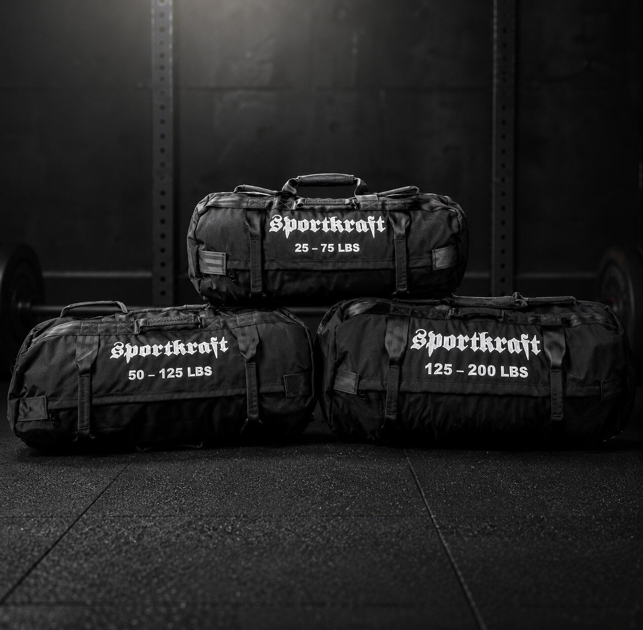 SportKraft Fit-, Athlete- ja Strongman-treenihiekkasäkit kahvoilla kuntosalilla