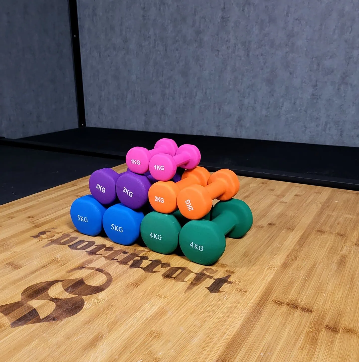 Atom Neopreeni käsipaino 1-5kg / pari