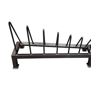 Moderni musta teräksinen polkupyöräteline ulkokäyttöön, useilla kaarevilla koukuilla pyörien pysäköintiin.