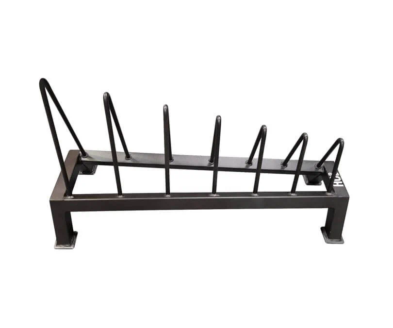 Moderni musta teräksinen polkupyöräteline ulkokäyttöön, useilla kaarevilla koukuilla pyörien pysäköintiin.