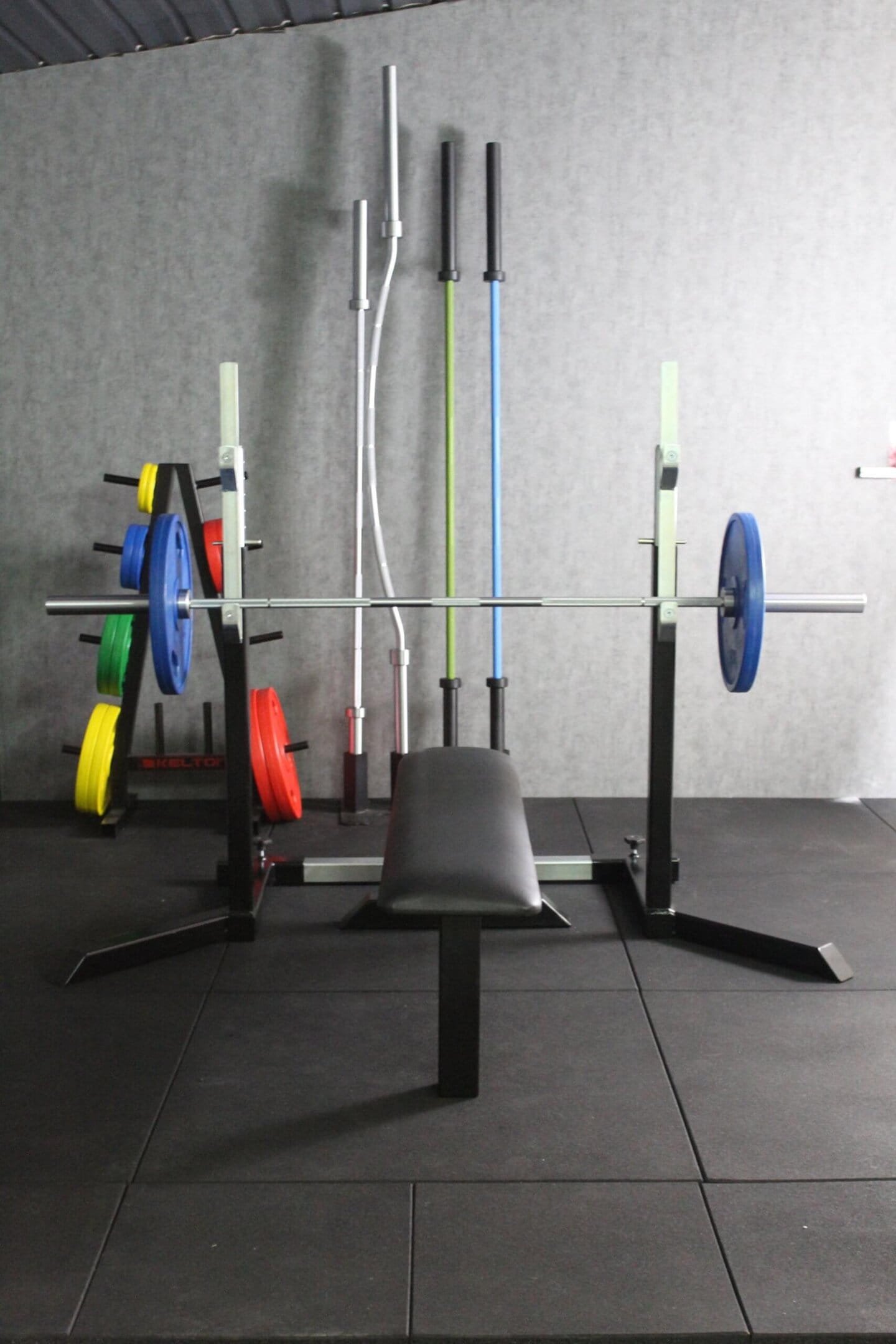 SportKraft premium kyykkyteline, penkkikoukuilla