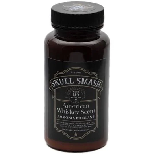 Skull Smash hajusuola tummassa lasipurkissa, American Whiskey -tuoksu ja vintage-tyylinen etiketti.