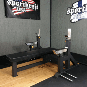 Sportkraft säädettävä penkkipunnerruspenkki kuntosalille, tukeva teräsrunko ja paksu pehmuste.