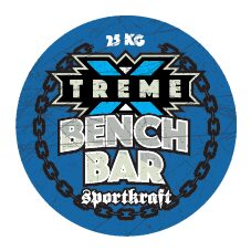 SportKraft 25 kg voimanostotanko kuntosalilla, teräspinta kiiltää valossa painolevyjen vieressä.