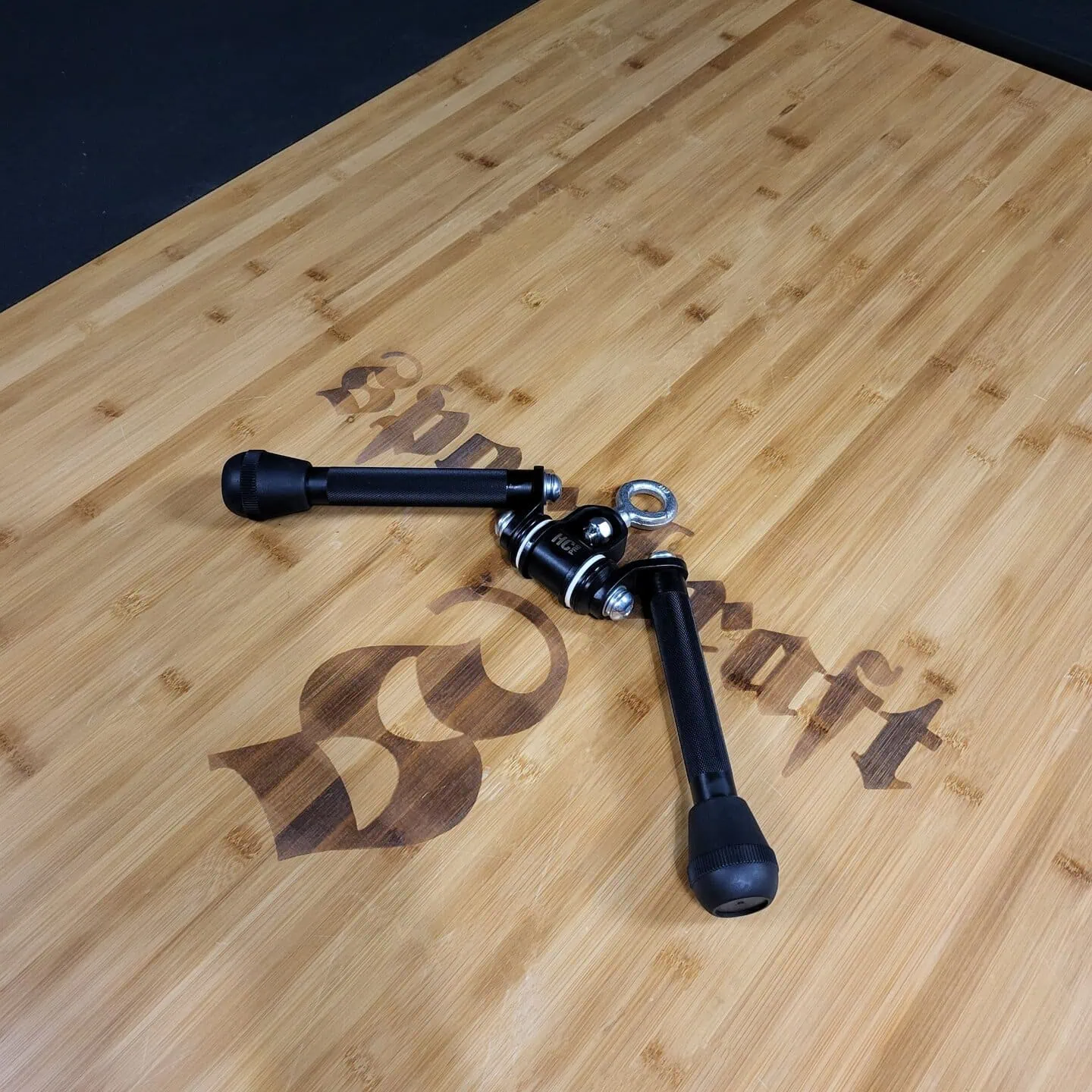 Deluxe Ojentaja ja hauiskahva, V kahva