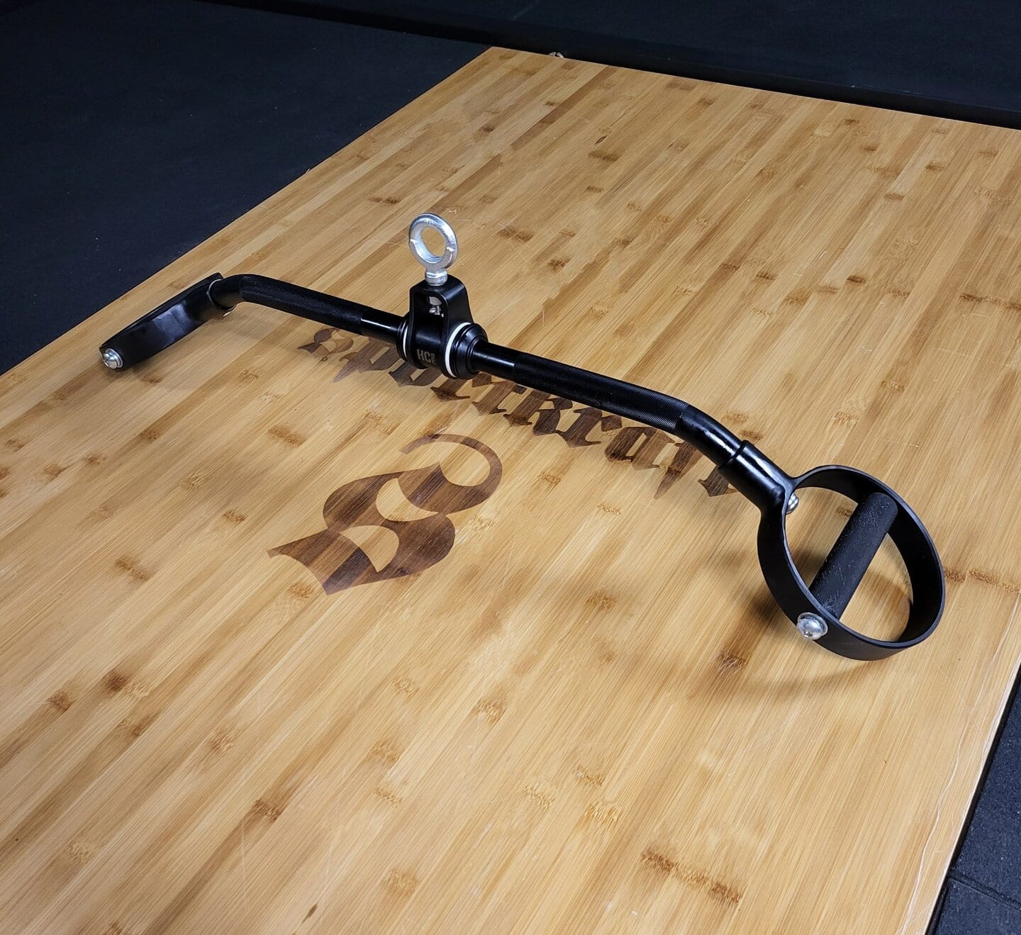 Ergonominen musta lapiokahva ylävartalon voimaharjoitteluun, 76 cm metallinen kahva.