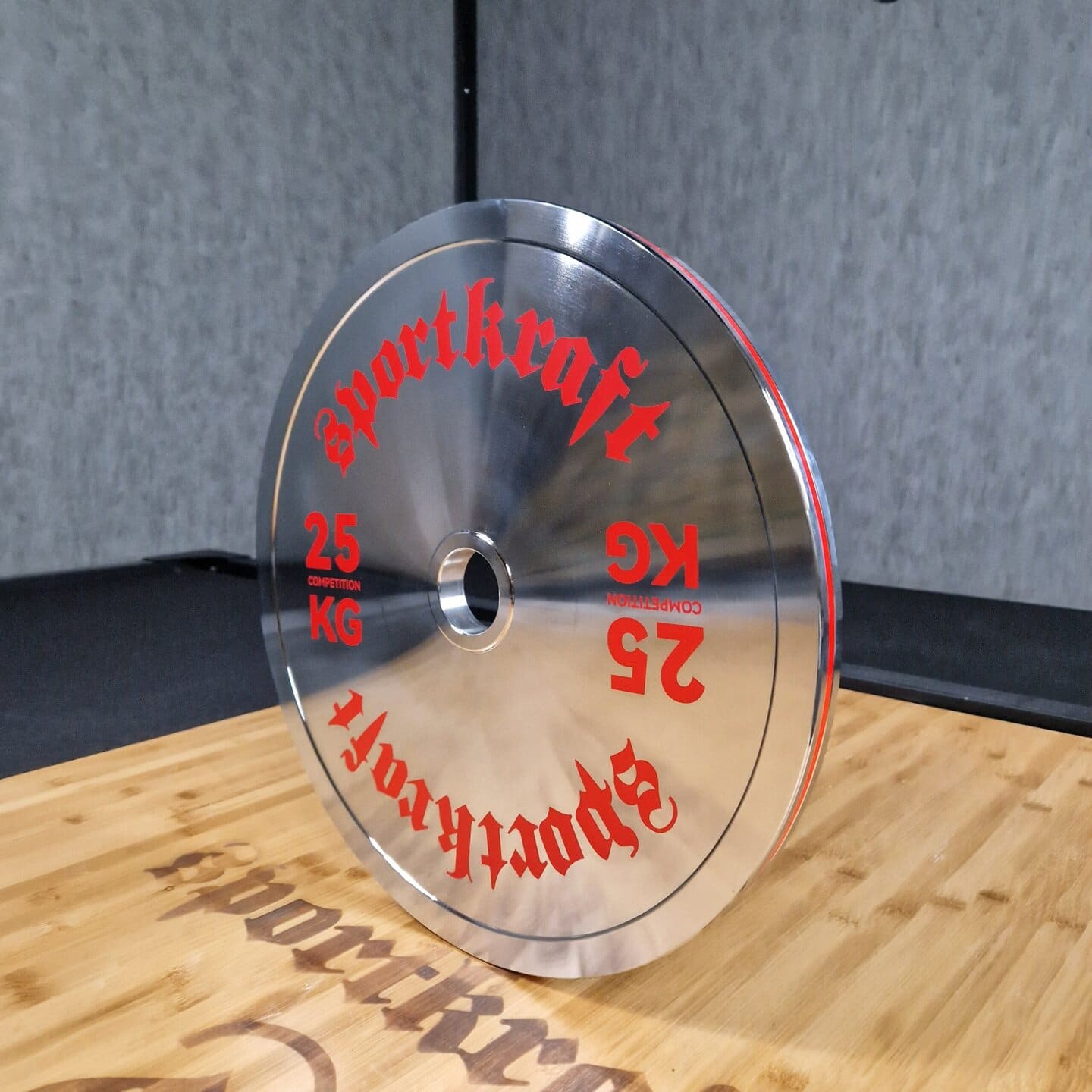 SportKraft kalibroitu teräslevypaino, kromi 25 kg punainen