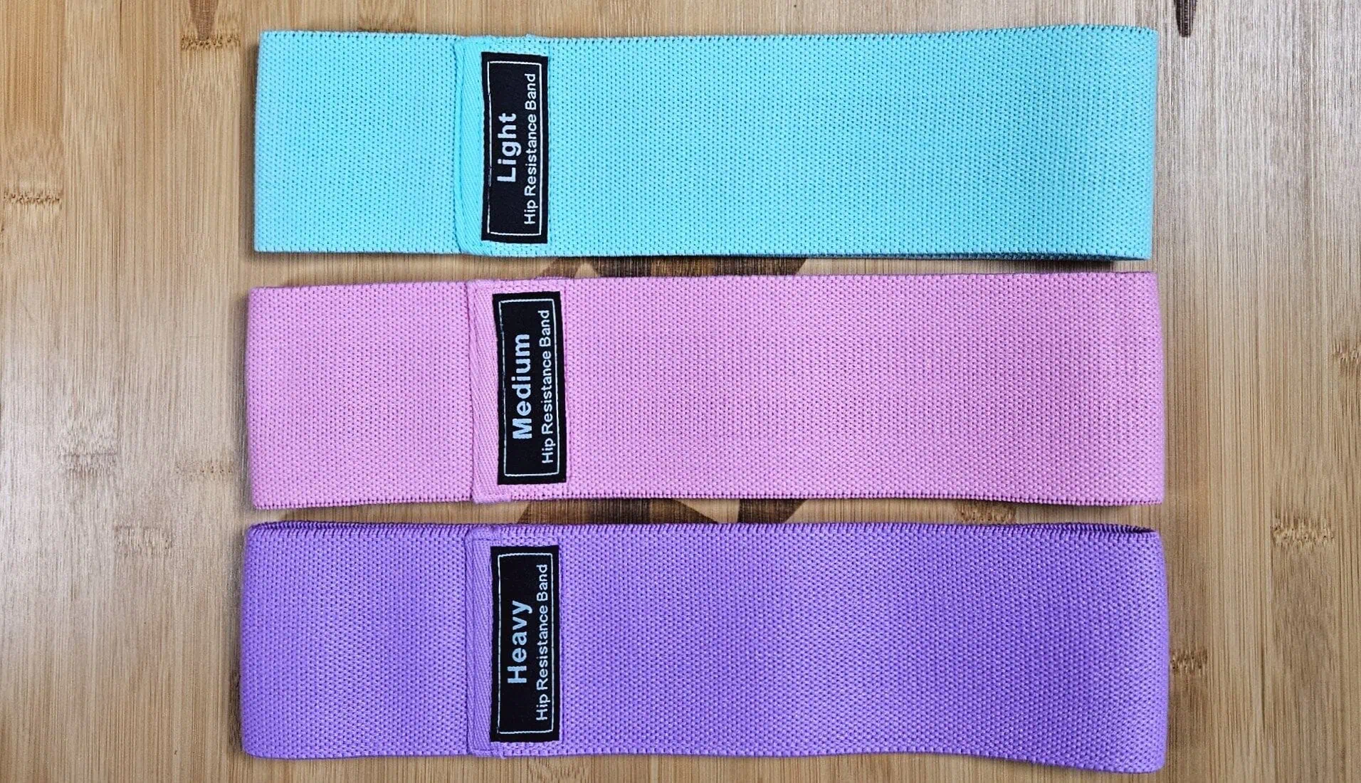 Kolme eri vastuskuminauhaa eri vahvuuksilla