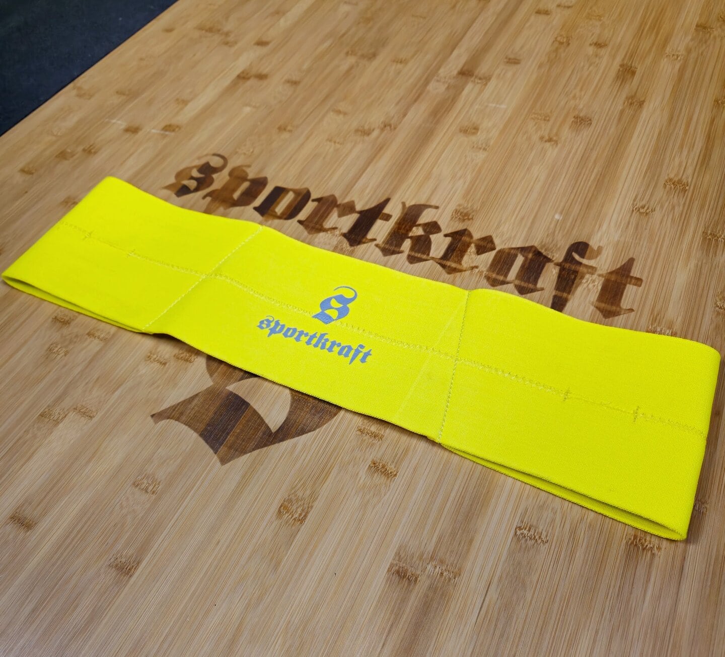 SportKraft Shooter Medium, Angled sleeve