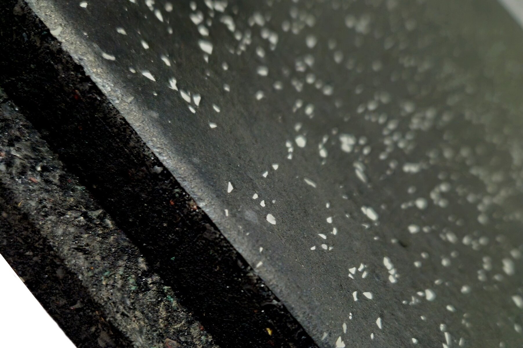 Sileäpintainen Deluxe kumilaatta helposti siivottava pinta kuntosalille